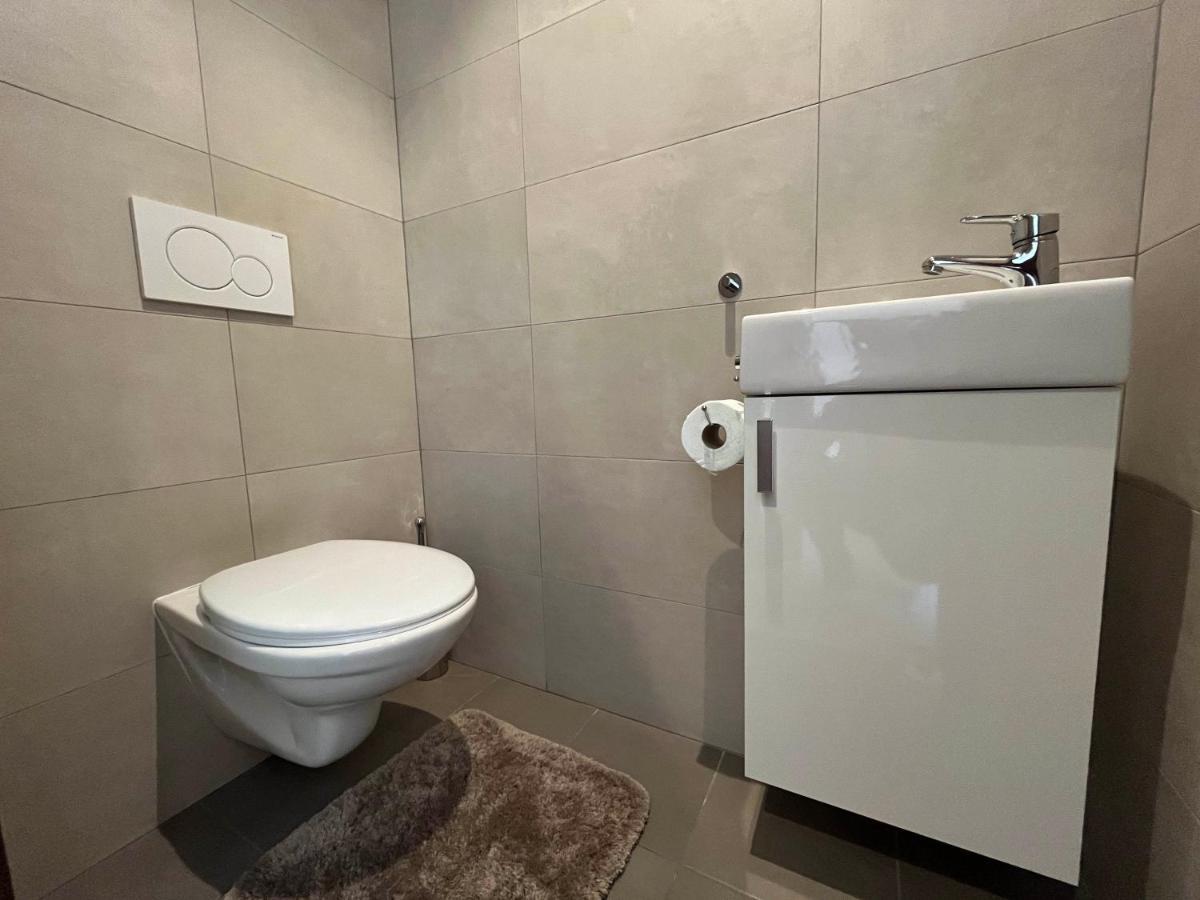 Elegant Escape Apartment I - City Centre Bratislava Exteriör bild