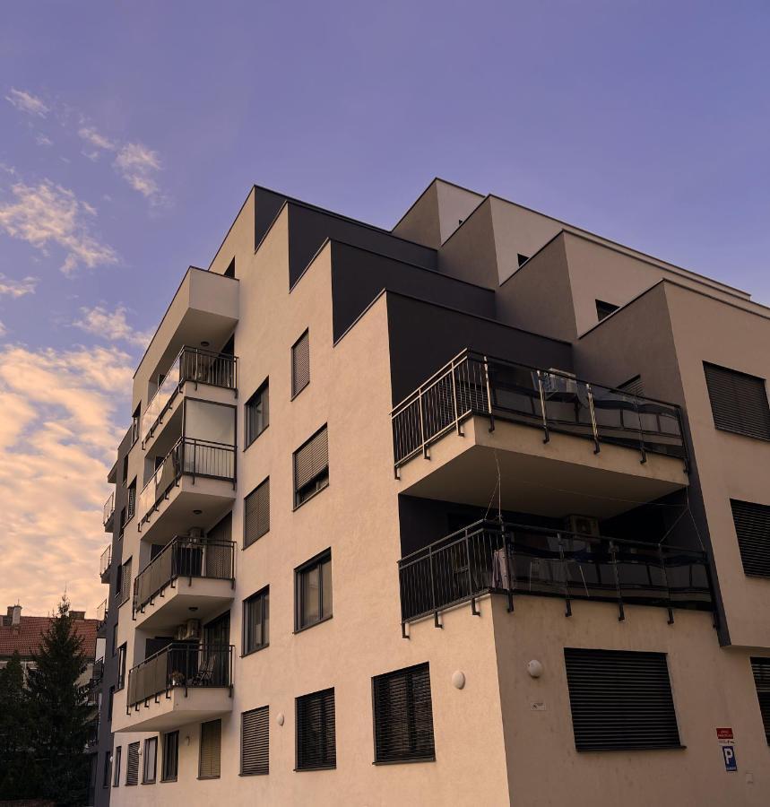 Elegant Escape Apartment I - City Centre Bratislava Exteriör bild