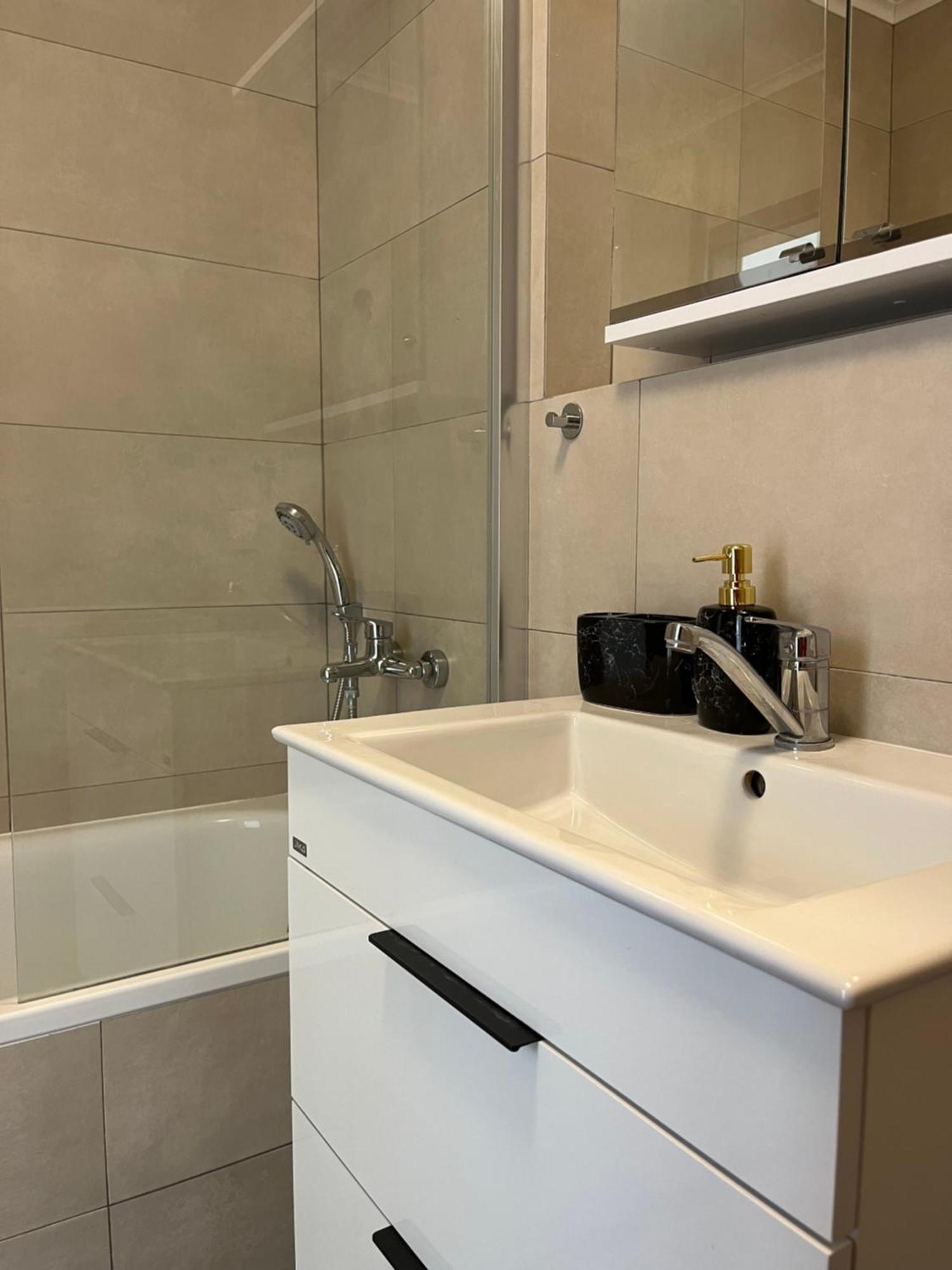 Elegant Escape Apartment I - City Centre Bratislava Exteriör bild